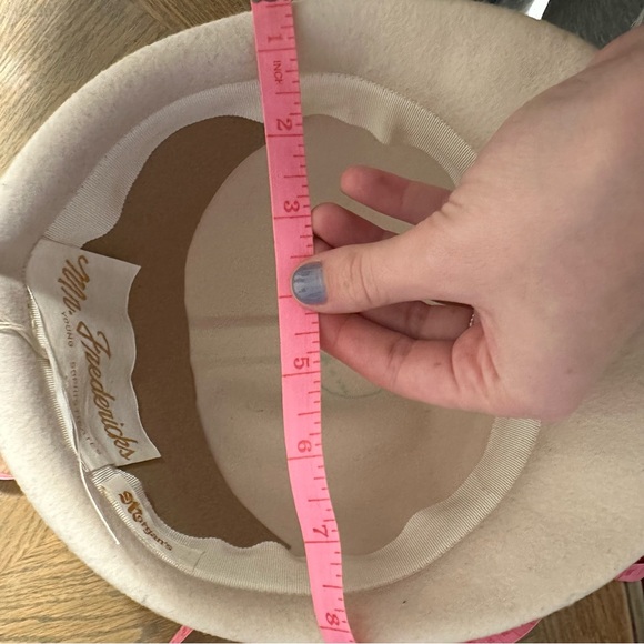 VINTAGE 60’S WOOL JOCKEY HAT IVORY CLOCHE BUCKET BOWLER WINTER FALL - Picture 10 of 11